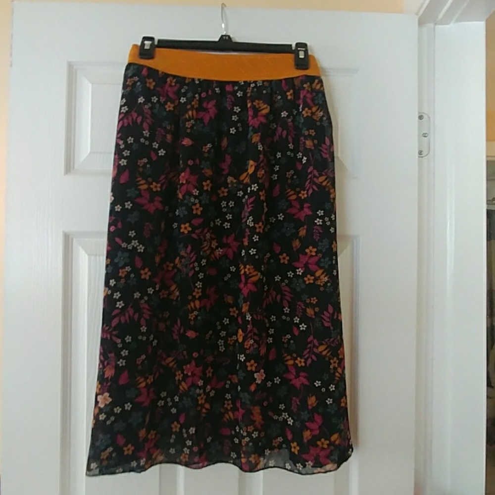 LuLaroe Lola floral skirt
